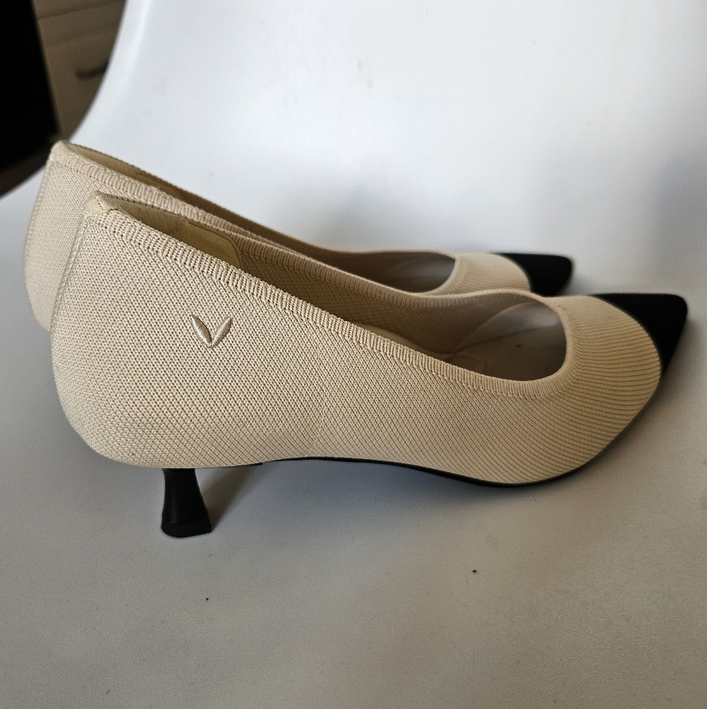 Vivaia Shoes Size 39